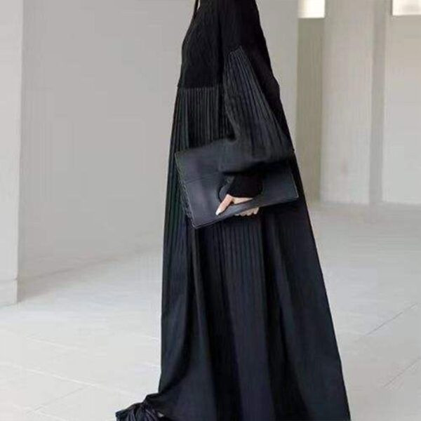 • فستان اسود