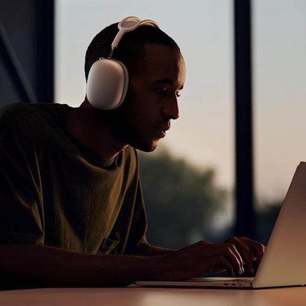 • سماعات هيدفون  لاسلكية بخاصية الغاء  الضوضاء