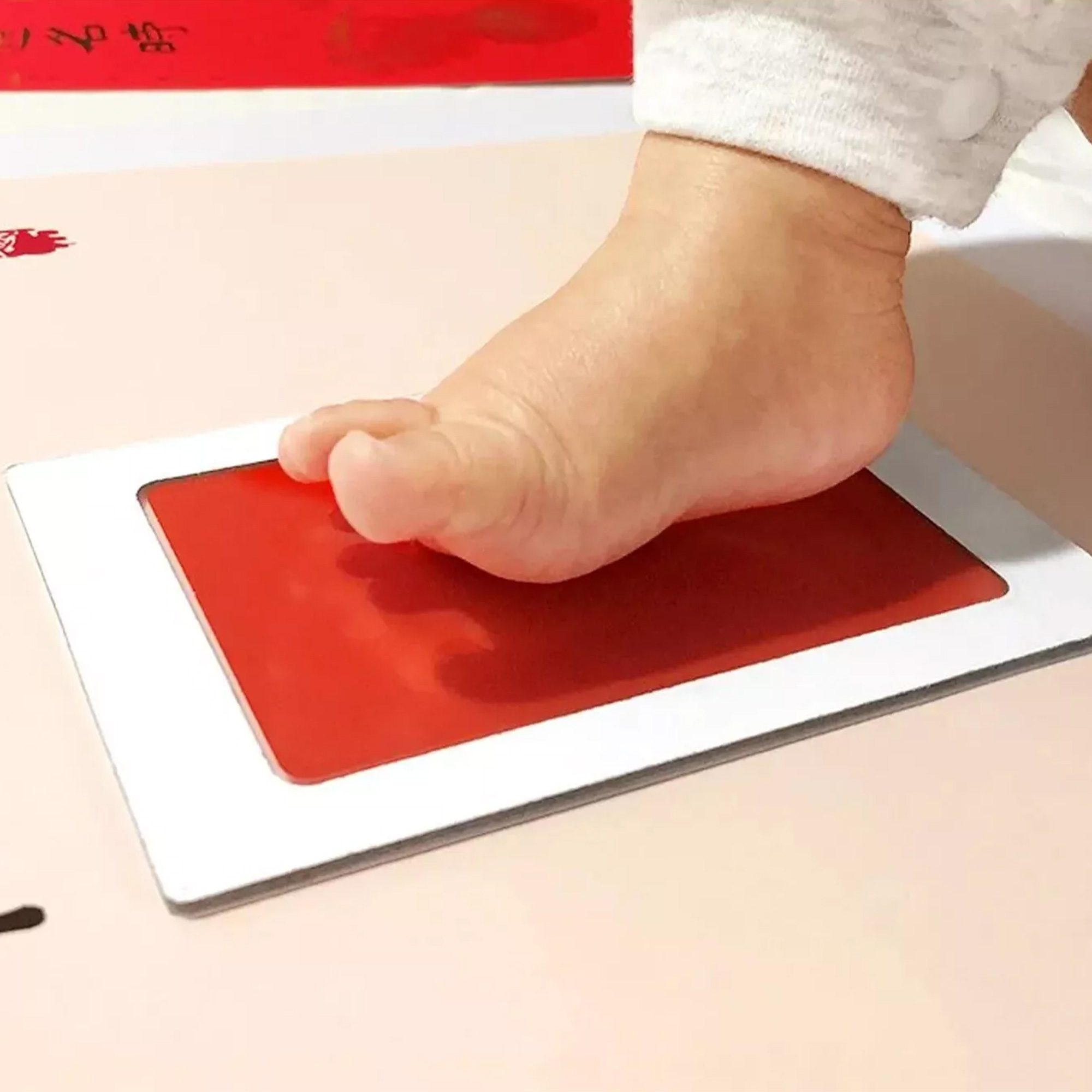 • طابعة بصمة يد وقدم الطفل لون أحمر الصورة 2