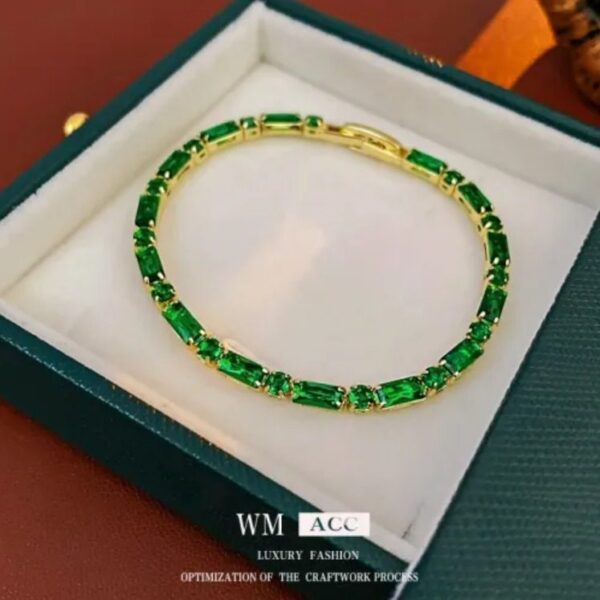 • سوارة نسائية تصميم انيق ستايل اوروبي مزينة بالزاركون الاخضر